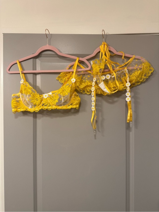 Other - Yellow Daisy Floral Embroidered 5pc Lingerie Set Large